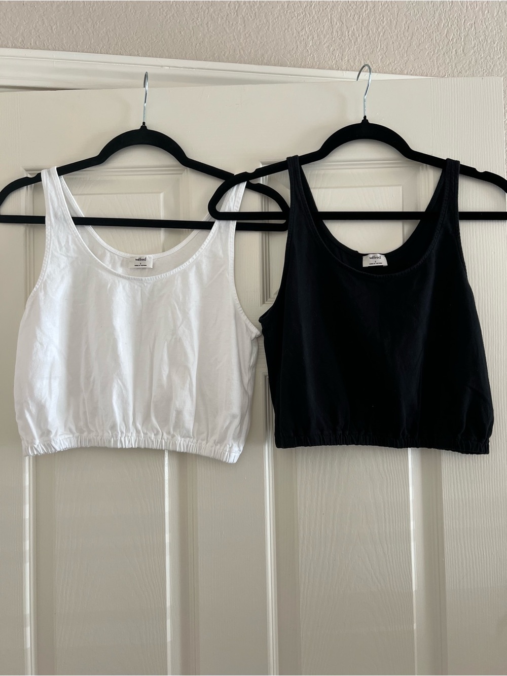 Aritzia White and Black Cropped Tank Tops - Pack